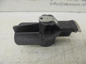 Used Rotor arm Nissan Micra (K11) 1.0 L,LX 16V Price on request offered by N Kossen Autorecycling BV