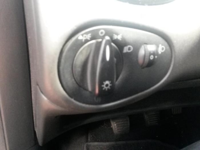 Light switch from a Ford Focus 1 Wagon 1.8 TDCi 115 2004