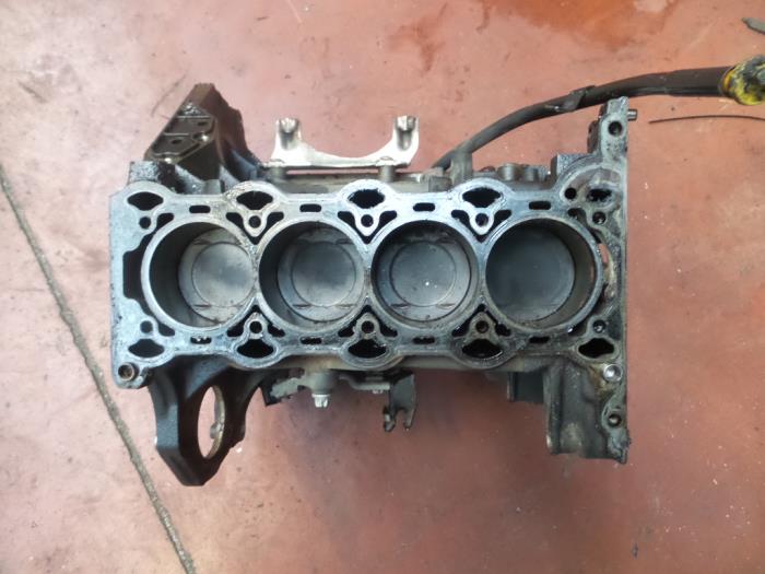 Usagé Piston Opel Tigra Prix sur demande proposé par N Kossen Autorecycling BV
