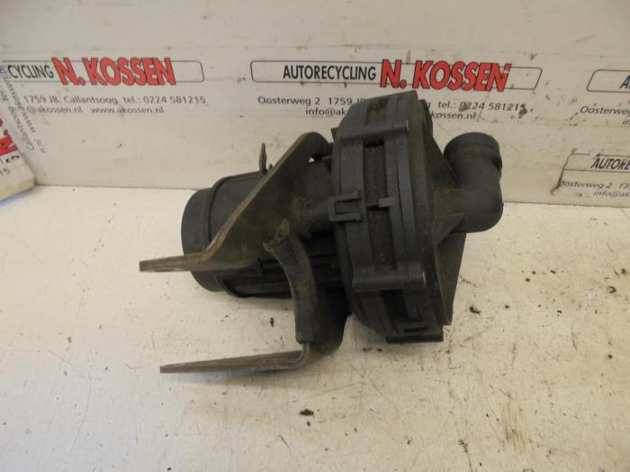Begagnade Avgaspump Volkswagen Transporter Pris på förfrågan erbjuds av N Kossen Autorecycling BV