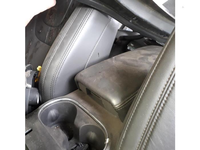 Używane Podlokietnik Opel Ampera-e 1.4 16V Cena na żądanie oferowane przez N Kossen Autorecycling BV