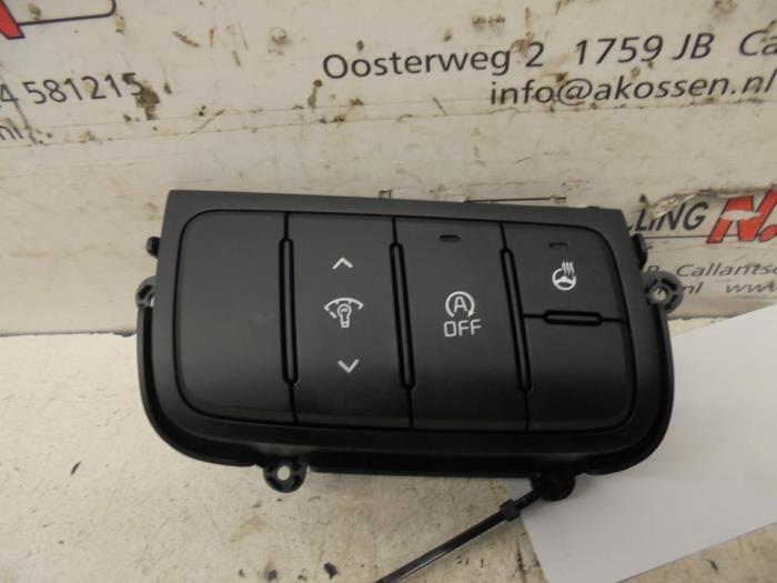 Używane Przelacznik ESP Kia Cee'd Sportswagon (JDC5) 1.6 GDI 16V Cena na żądanie oferowane przez N Kossen Autorecycling BV