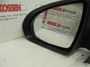 Used Mirror glass, left Smart Fortwo Coupé (451.3) Electric Drive Price on request offered by N Kossen Autorecycling BV
