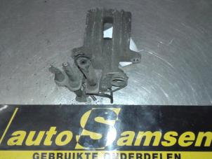 Used Rear brake calliper, right Volkswagen Caddy III (2KA,2KH,2CA,2CH) 1.6 TDI 16V Price € 75,00 Margin scheme offered by Auto Samsen B.V.