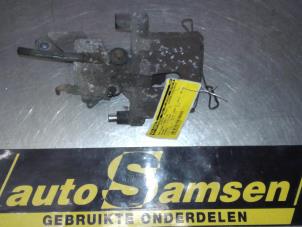 Used Rear brake calliper, left Nissan Primera Wagon (W12) 1.8 16V Price € 50,00 Margin scheme offered by Auto Samsen B.V.