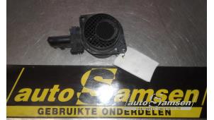 Luftmengenmesser van een Volkswagen Caddy III (2KA,2KH,2CA,2CH) 2.0 SDI 2007