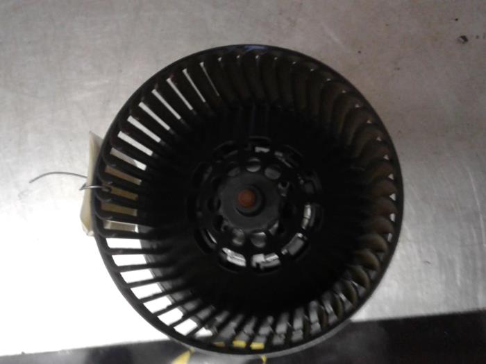 Motor de ventilador de calefactor de un Toyota Aygo (B40) 1.0 12V VVT-i 2015