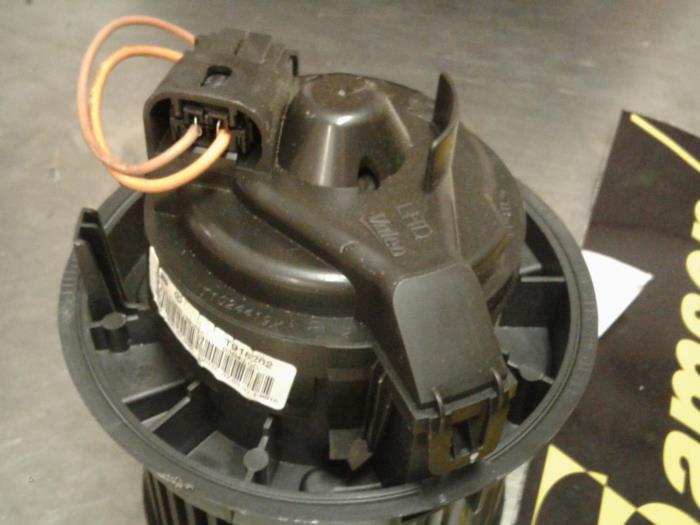 Motor de ventilador de calefactor de un Toyota Aygo (B40) 1.0 12V VVT-i 2015