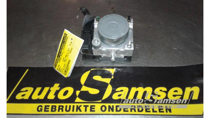 Usagé Bloc ABS Renault Modus/Grand Modus (JP) 1.6 16V Prix € 75,00 Règlement à la marge proposé par Auto Samsen B.V.