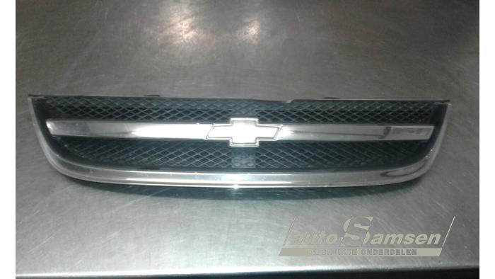 Używane Grill Chevrolet Nubira Wagon (J100) 1.6 16V Cena € 40,00 Procedura marży oferowane przez Auto Samsen B.V.