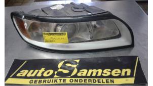 Usagé Phare droit Volvo S40 (MS) 1.6 D 16V Prix € 100,00 Règlement à la marge proposé par Auto Samsen B.V.