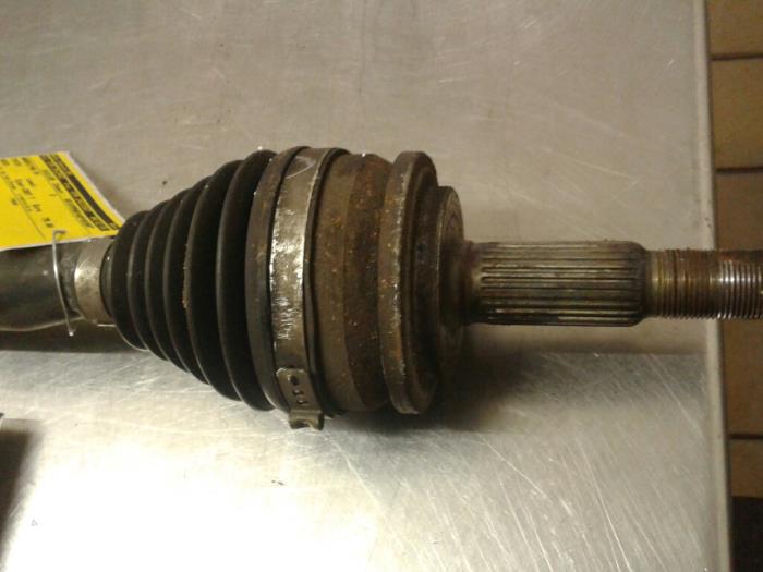 Front drive shaft, right from a Toyota Auris (E15) 1.4 VVT-i 16V 2007