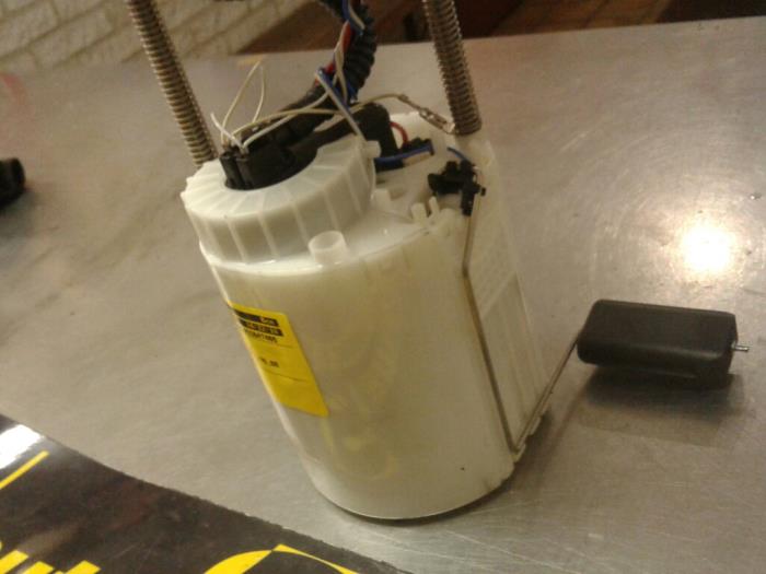 Electric fuel pump from a Daewoo Spark 1.0 16V Bifuel 2012