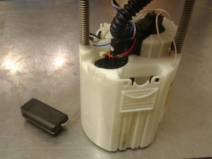 Electric fuel pump from a Daewoo Spark 1.0 16V Bifuel 2012