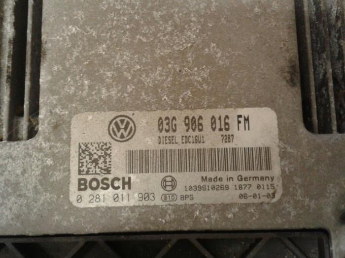 Steuergerät Motormanagement van een Volkswagen Golf V (1K1) 2.0 TDI 16V 2006