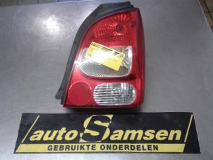 Używane Tylne swiatlo pozycyjne prawe Renault Twingo II (CN) 1.2 Cena € 30,00 Procedura marży oferowane przez Auto Samsen B.V.