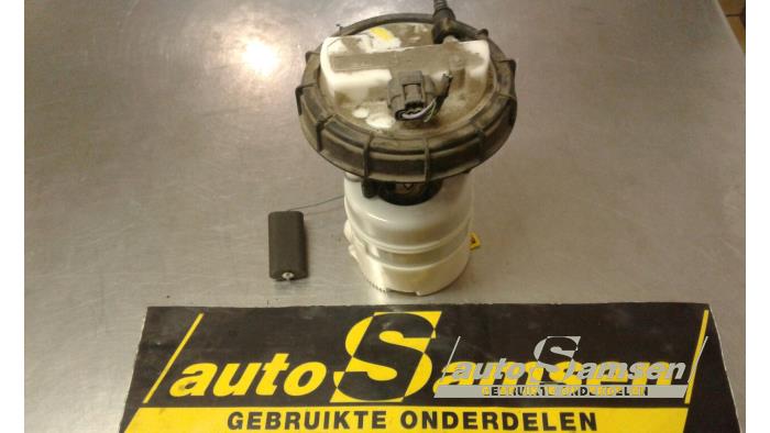 Usagé Pompe à carburant Renault Twingo II (CN) 1.2 Prix € 50,00 Règlement à la marge proposé par Auto Samsen B.V.