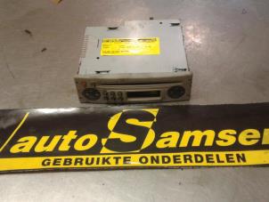 Używane Radioodtwarzacz CD Renault Twingo II (CN) 1.2 Cena € 75,00 Procedura marży oferowane przez Auto Samsen B.V.