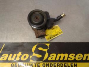 Usagé Pompe de direction Ford Fusion 1.6 16V Prix € 50,00 Règlement à la marge proposé par Auto Samsen B.V.