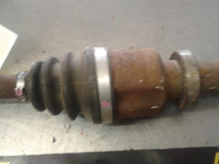 Front drive shaft, right from a Renault Clio III Estate/Grandtour (KR) 1.2 16V TCE 100 2010