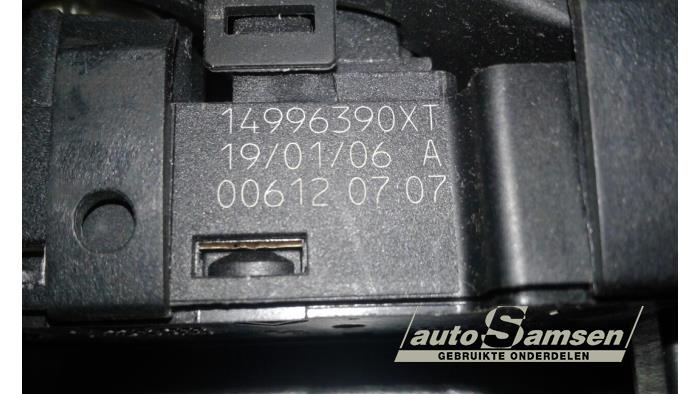 Usados Interruptor de ventanilla eléctrica Peugeot 807 2.0 16V Precio € 50,00 Norma de margen ofrecido por Auto Samsen B.V.
