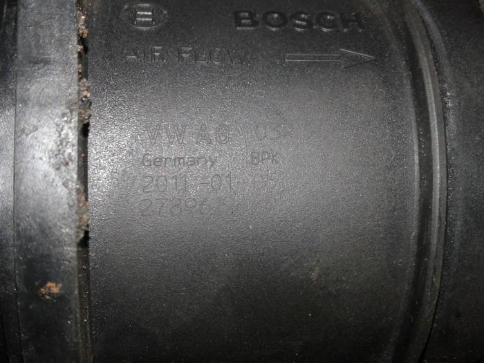 Airflow meter from a Volkswagen Golf V (1K1) 1.6 FSI 16V 2005