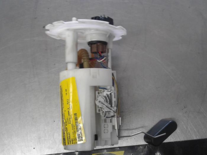 Pompe d'injection d'un Daewoo Aveo (250) 1.2 16V 2009