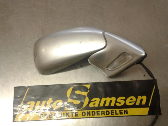 Wing mirror, right from a Peugeot 807 2.2 16V 2004