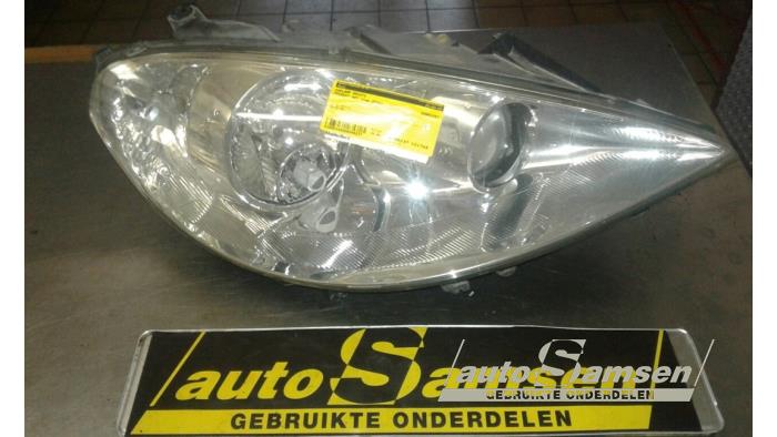 Używane Reflektor prawy Peugeot 807 2.2 16V Cena € 40,00 Procedura marży oferowane przez Auto Samsen B.V.