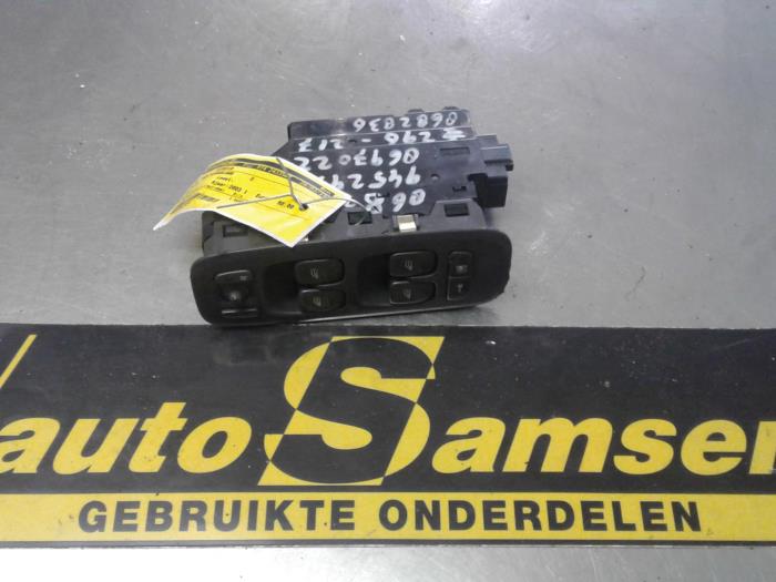 Electric window switch from a Volvo V70 (SW) 2.4 20V 140 2003