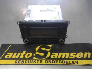 Used Radio CD player Volkswagen Golf V (1K1) 1.6 FSI 16V Price € 100,00 Margin scheme offered by Auto Samsen B.V.