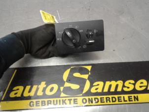 Usados Interruptor de luz Ford Focus 2 Wagon 1.6 16V Precio € 40,00 Norma de margen ofrecido por Auto Samsen B.V.