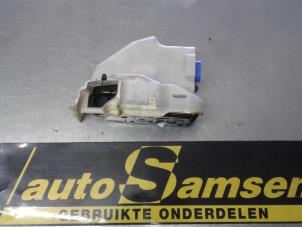 Usados Mecanismo de cerradura de puerta de 4 puertas derecha detrás Volkswagen Golf Precio € 45,00 Norma de margen ofrecido por Auto Samsen B.V.