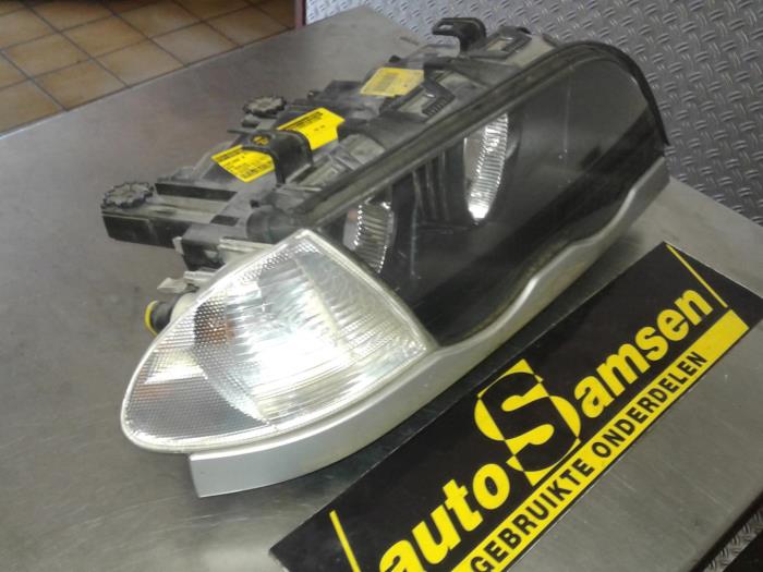Headlight, right from a BMW 3 serie (E46/4) 316i 1999