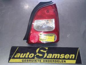 Używane Tylne swiatlo pozycyjne prawe Renault Twingo II (CN) 1.2 16V Cena € 40,00 Procedura marży oferowane przez Auto Samsen B.V.