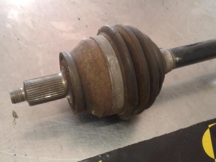 Front drive shaft, left from a Seat Ibiza III (6L1) 1.4 TDI 70 2007