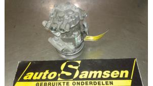 Usados Bomba de aire acondicionado Renault Twingo II (CN) 1.2 16V Precio € 50,00 Norma de margen ofrecido por Auto Samsen B.V.