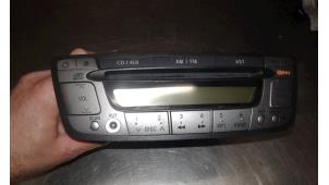 Używane Radioodtwarzacz CD Peugeot 107 1.0 12V Cena € 75,00 Procedura marży oferowane przez Auto Samsen B.V.