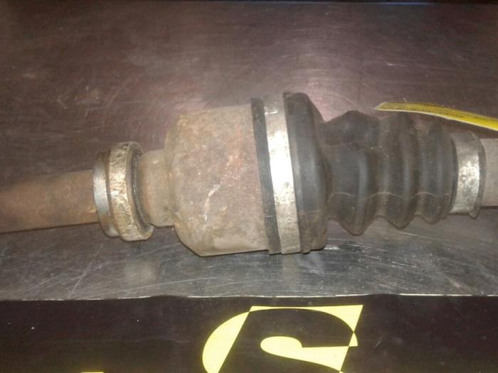 Front drive shaft, right from a Peugeot Partner 1.6 HDI 75 2008
