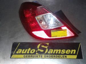 Gebrauchte Rücklicht links Opel Corsa D 1.3 CDTi 16V ecoFLEX Preis € 40,00 Margenregelung angeboten von Auto Samsen B.V.