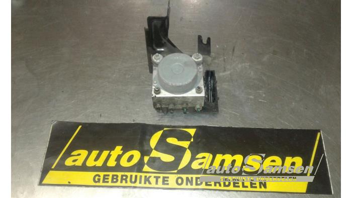Used ABS pump Renault Clio III (BR/CR) 1.2 16V 75 Price € 75,00 Margin scheme offered by Auto Samsen B.V.