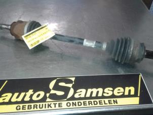 Usagé Cardan gauche (transmission) Opel Corsa D 1.3 CDTi 16V ecoFLEX Prix € 75,00 Règlement à la marge proposé par Auto Samsen B.V.