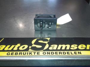 Używane Przelacznik swiatel Ford Focus C-Max 1.6 TDCi 16V Cena € 35,00 Procedura marży oferowane przez Auto Samsen B.V.