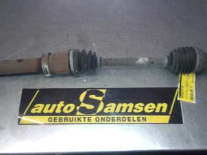 Usagé Arbre de transmission avant droit Ford Fiesta 6 (JA8) 1.25 16V Prix € 50,00 Règlement à la marge proposé par Auto Samsen B.V.