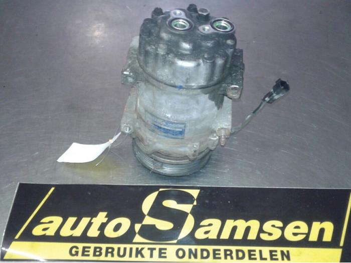 Air conditioning pump from a Volvo V50 (MW) 2.0 D 16V 2006