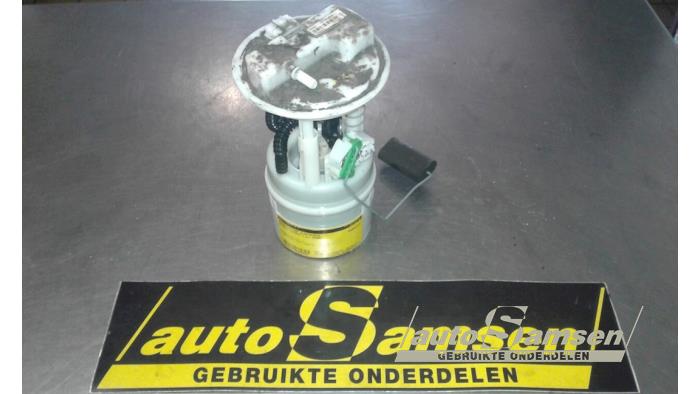Usagé Pompe à carburant Renault Twingo II (CN) 1.2 Prix € 50,00 Règlement à la marge proposé par Auto Samsen B.V.