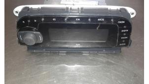 Usados Reproductor de CD y radio Seat Ibiza ST (6J8) 1.4 16V Precio € 125,00 Norma de margen ofrecido por Auto Samsen B.V.