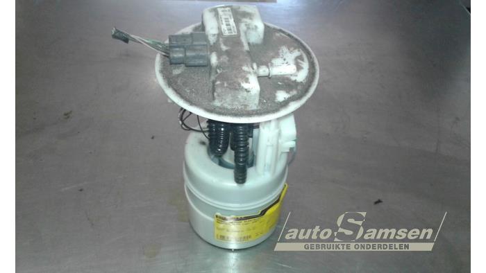 Usagé Pompe à carburant Renault Clio III (BR/CR) 1.2 16V 75 Prix € 50,00 Règlement à la marge proposé par Auto Samsen B.V.