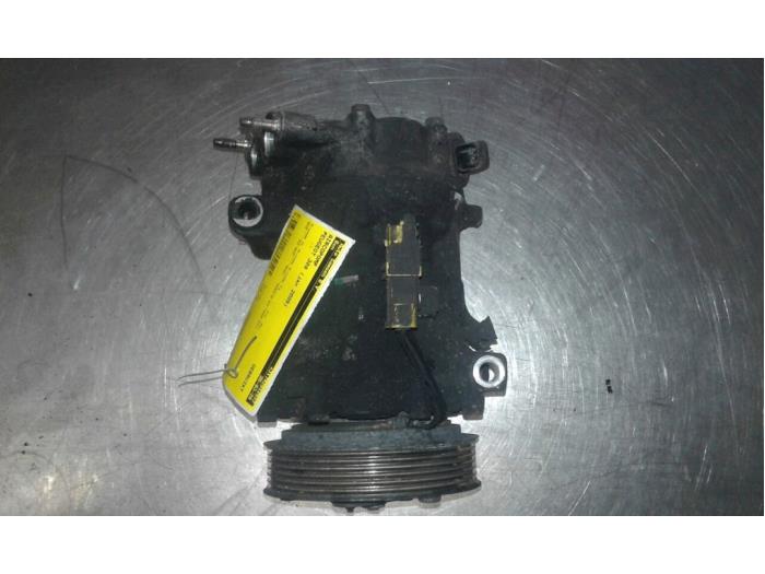 Air conditioning pump from a Peugeot 308 SW (4E/H) 1.6 HDiF 16V 2009