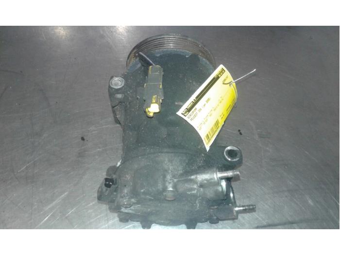 Air conditioning pump from a Peugeot 308 SW (4E/H) 1.6 HDiF 16V 2009